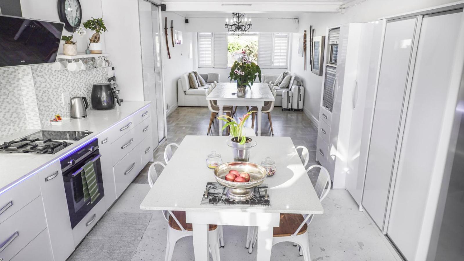 Beachfront Bliss Mouille Point Apartment *
