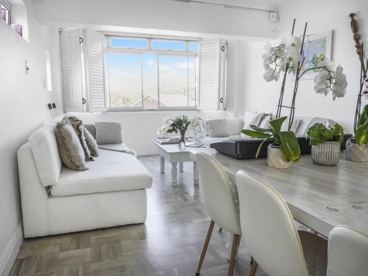 Apartment Beachfront Bliss Mouille Point