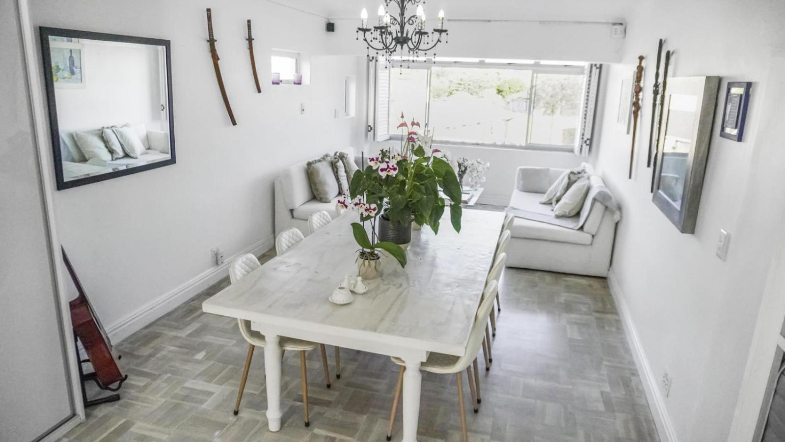 Apartment Beachfront Bliss Mouille Point *